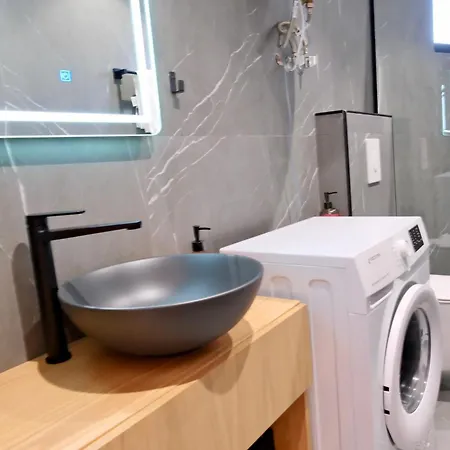 아파트 White Luxury With Private Pool 사밀