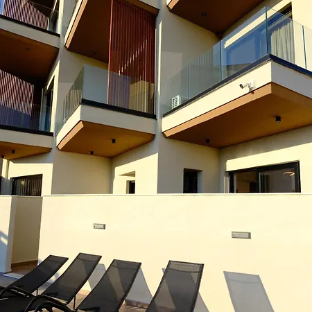 아파트 White Luxury With Private Pool 사밀
